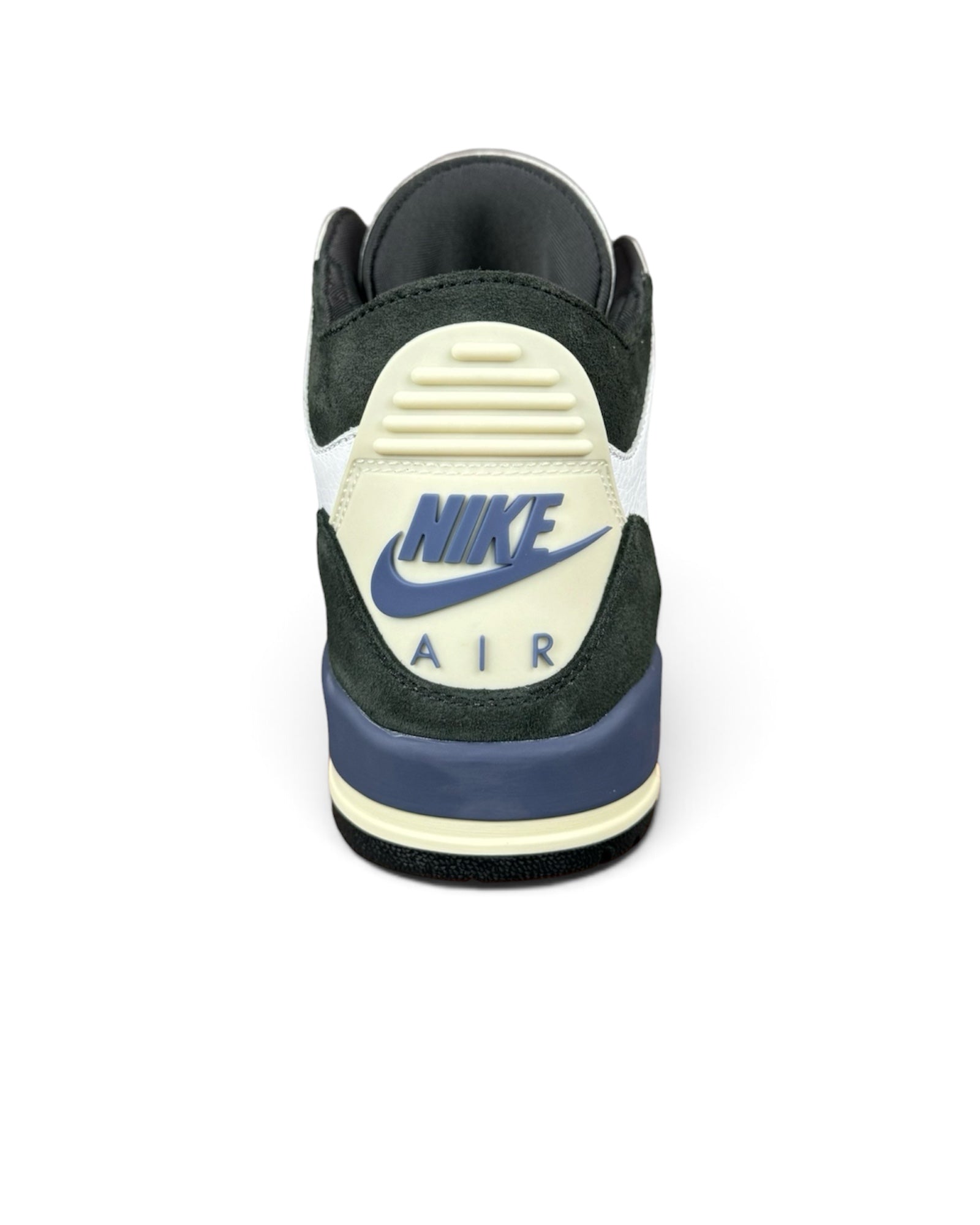 Air Jordan 3 OG SP x A Ma Maniere "Diffused Blue"