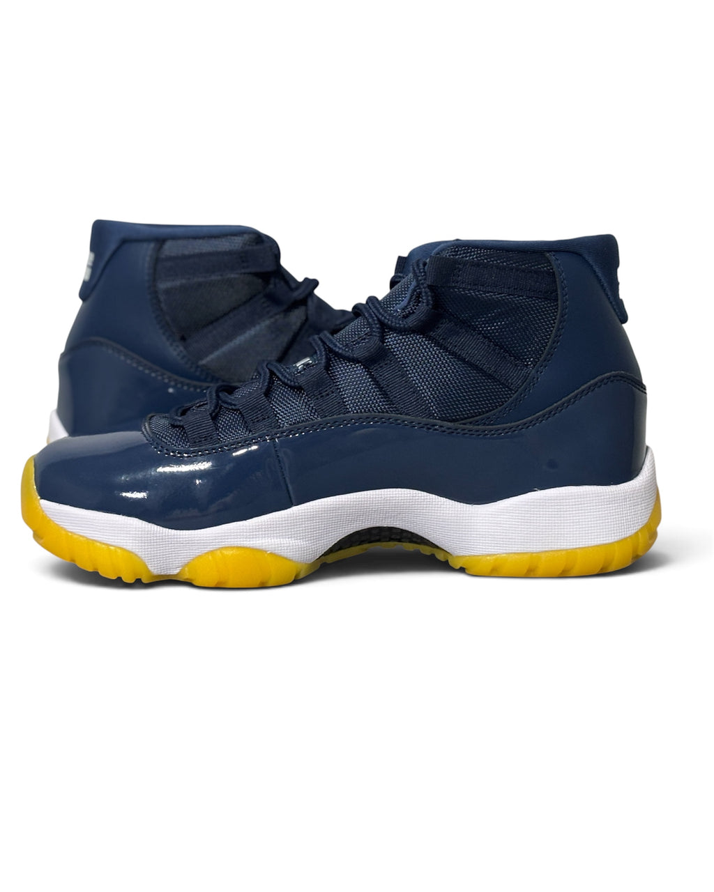 Air Jordan 11 High “Michigan” PE
